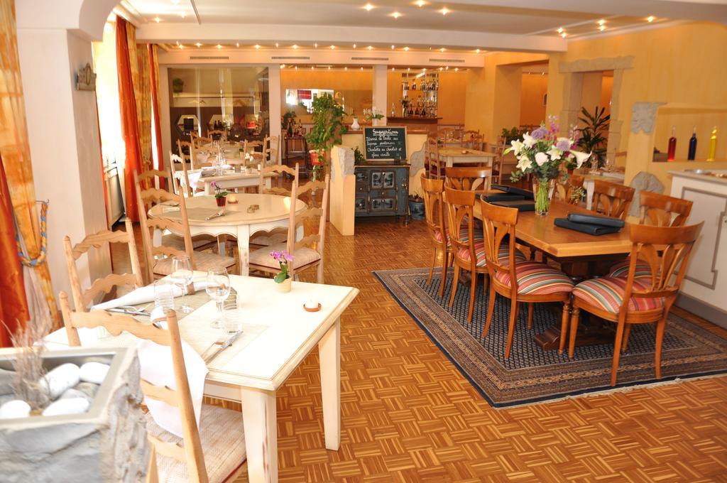 Hôtel-Restaurant de la Tour Extérieur photo
