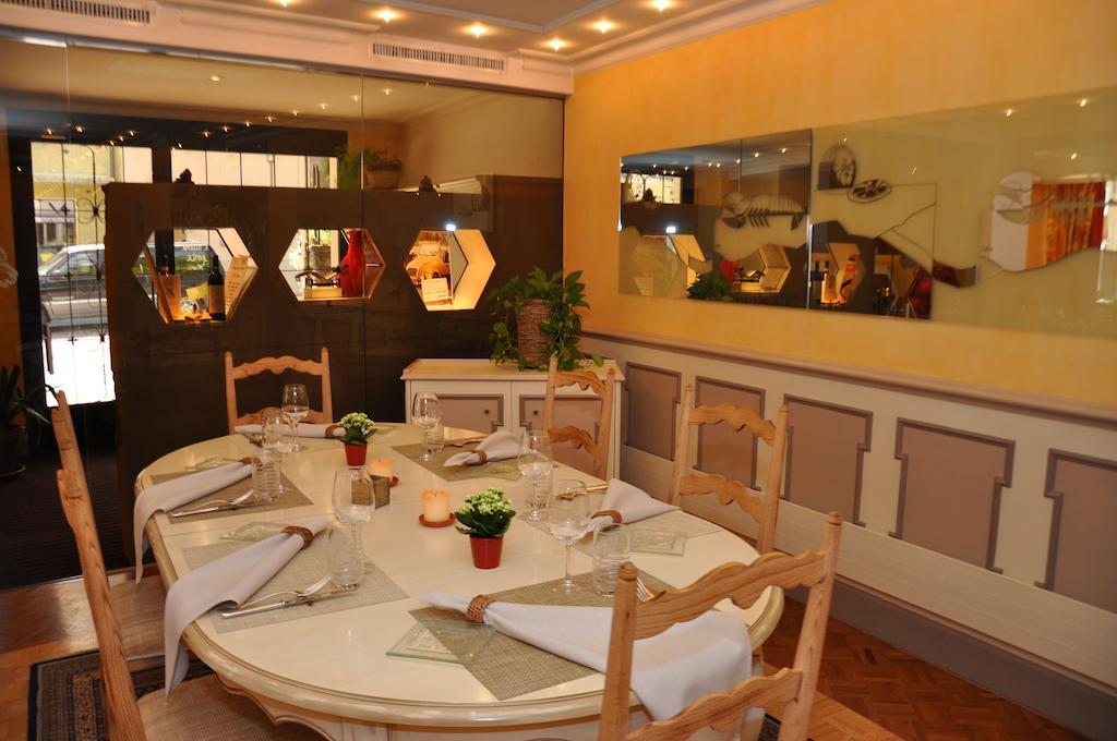 Hôtel-Restaurant de la Tour Extérieur photo